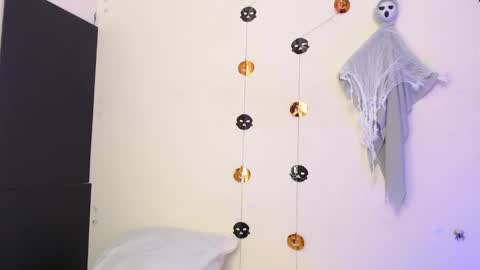 Snapshot of thalia_anderson chatting on October 31, 2025, 6:20 pm Thalia Anderson online show from October 31, 2025, 6:20 pm