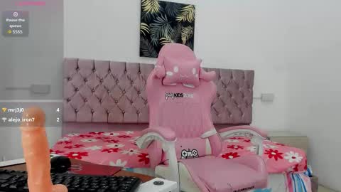 Snapshot of thalia_ssmith chatting on February 18, 2026, 8:49 pm thalia online show from February 18, 2026, 8:49 pm