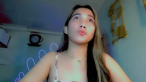 Snapshot of thalia_sunshine chatting on October 15, 2025, 9:20 am Thalia online show from October 15, 2025, 9:20 am