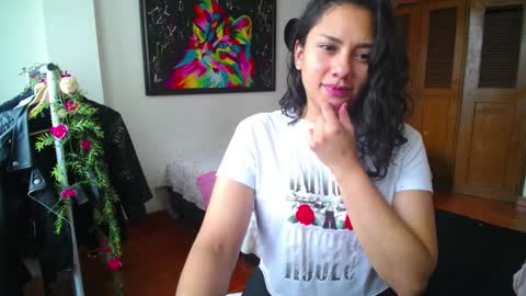 Snapshot of thaliacooper chatting on December 19, 2024, 7:07 pm online show from December 19, 2024, 7:07 pm