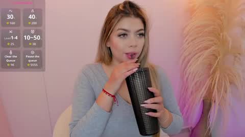 Snapshot of thaliafox_ chatting on April 6, 2026, 7:15 pm Thalia online show from April 6, 2026, 7:15 pm