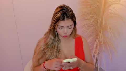 Snapshot of thaliafox_ chatting on April 23, 2026, 5:04 pm Thalia online show from April 23, 2026, 5:04 pm