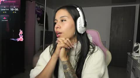 Snapshot of thamara_l11 chatting on February 8, 2025, 10:19 pm Dany online show from February 8, 2025, 10:19 pm