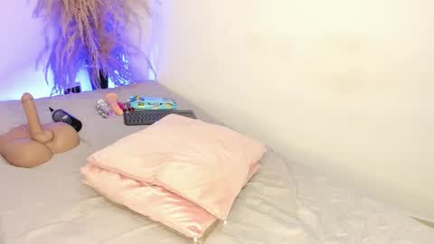 sofia online show from December 18, 2025, 11:44 pm