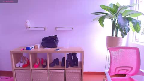 i am Cat  online show from November 10, 2025, 6:40 pm