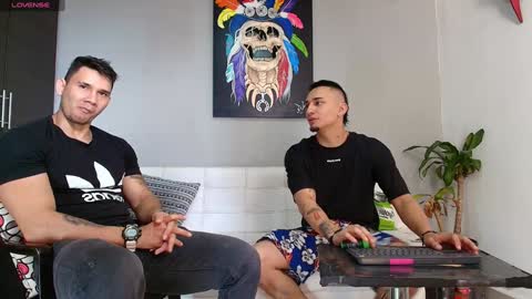 SCOTT  THEO  KAMERON  GENDERSON online show from December 11, 2024, 9:01 pm