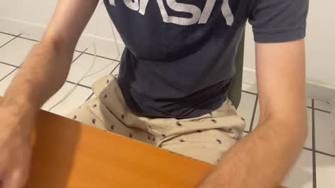 Snapshot of the_happy_hubby chatting on December 14, 2024, 7:29 am the_happy_hubby online show from December 14, 2024, 7:29 am