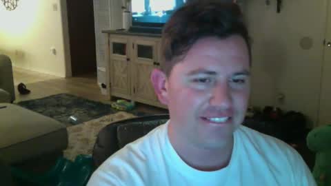 Snapshot of the_hundreds chatting on October 7, 2025, 5:04 am the_hundreds online show from October 7, 2025, 5:04 am