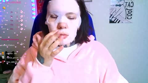 Snapshot of the_ice_owl chatting on November 5, 2025, 7:30 am the_ice_owl online show from November 5, 2025, 7:30 am