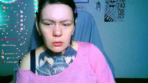 Snapshot of the_ice_owl chatting on November 23, 2025, 2:44 am the_ice_owl online show from November 23, 2025, 2:44 am