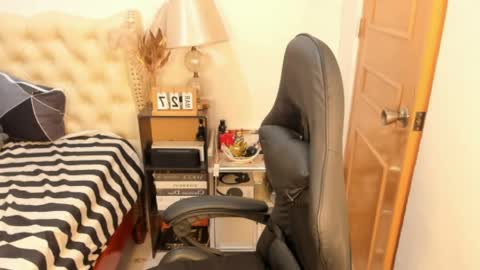 Snapshot of the_killian_jones chatting on April 12, 2026, 12:43 pm ken online show from April 12, 2026, 12:43 pm