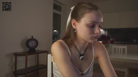 Snapshot of theadrewett chatting on September 21, 2025, 4:08 pm Emma online show from September 21, 2025, 4:08 pm
