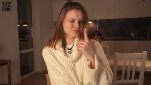 Snapshot of theadrewett chatting on September 29, 2025, 4:12 pm Emma online show from September 29, 2025, 4:12 pm