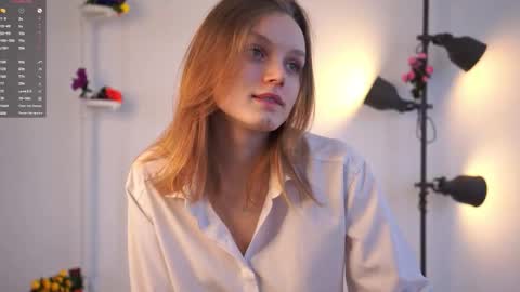 Snapshot of theadrewett chatting on October 14, 2025, 4:02 am Emma online show from October 14, 2025, 4:02 am