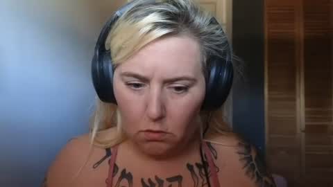 theauroramae -  online show from June 14, 2026, 8:11 pm