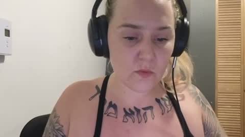 theauroramae -  online show from June 18, 2026, 4:24 am