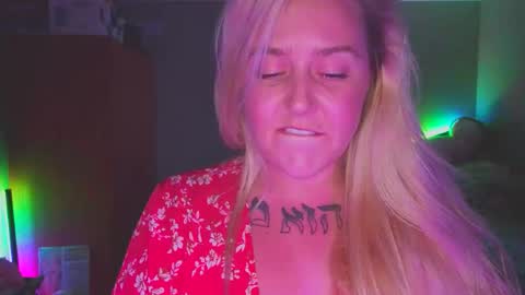 theauroramae -  online show from July 5, 2026, 4:19 am