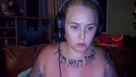 theauroramae -  online show from July 7, 2026, 6:47 am