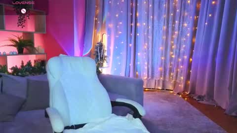 Snapshot of thebbylu chatting on December 19, 2025, 12:12 pm Lucy online show from December 19, 2025, 12:12 pm