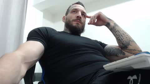 Snapshot of thebestmuscles chatting on January 18, 2026, 8:12 pm John online show from January 18, 2026, 8:12 pm