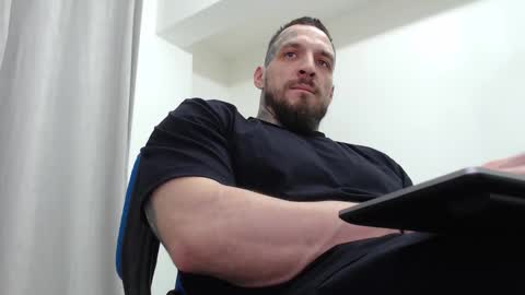 Snapshot of thebestmuscles chatting on March 26, 2026, 6:24 pm John online show from March 26, 2026, 6:24 pm