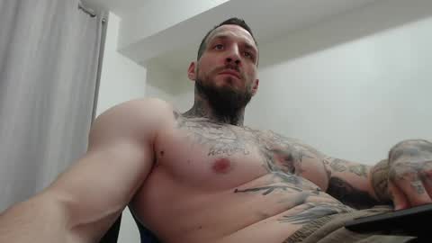 Snapshot of thebestmuscles chatting on April 14, 2026, 7:31 pm John online show from April 14, 2026, 7:31 pm