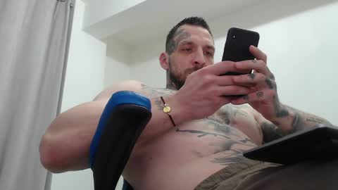 Snapshot of thebestmuscles chatting on April 16, 2026, 8:20 pm John online show from April 16, 2026, 8:20 pm