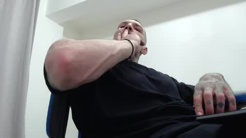 Snapshot of thebestmuscles chatting on April 28, 2026, 8:58 pm John online show from April 28, 2026, 8:58 pm