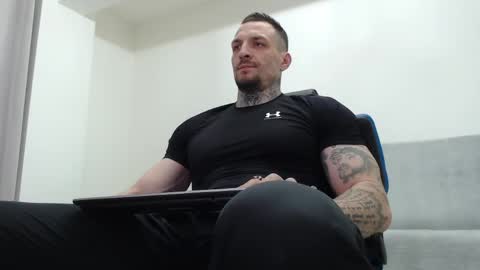 Snapshot of thebestmuscles chatting on May 3, 2026, 7:31 pm John online show from May 3, 2026, 7:31 pm