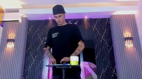 Snapshot of thebigdanni chatting on January 5, 2026, 5:27 pm DEAN AND MARY online show from January 5, 2026, 5:27 pm