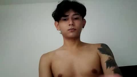 Snapshot of thebluesky_18 chatting on October 25, 2025, 8:55 am thebluesky_18 online show from October 25, 2025, 8:55 am