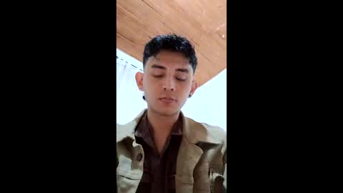 Snapshot of thebluesky_18 chatting on December 16, 2025, 11:43 pm thebluesky_18 online show from December 16, 2025, 11:43 pm