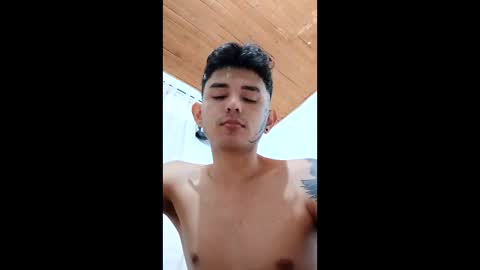Snapshot of thebluesky_18 chatting on December 19, 2025, 10:28 pm thebluesky_18 online show from December 19, 2025, 10:28 pm