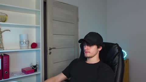 Snapshot of thebrad_holloway chatting on March 6, 2026, 6:37 pm Thebrad H online show from March 6, 2026, 6:37 pm