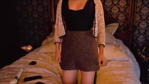 Joan online show from November 26, 2025, 8:21 pm