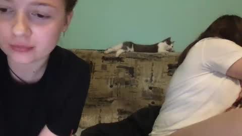 Crystal online show from September 14, 2025, 10:20 pm