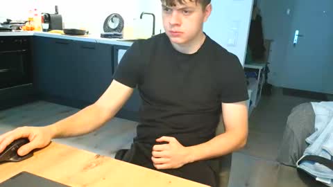 Snapshot of thecuteguy144949 chatting on November 1, 2025, 11:23 am thecuteguy144949 online show from November 1, 2025, 11:23 am