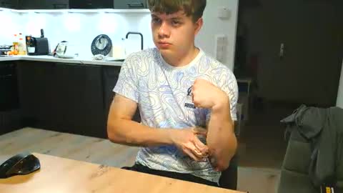 Snapshot of thecuteguy144949 chatting on November 3, 2025, 8:32 pm thecuteguy144949 online show from November 3, 2025, 8:32 pm