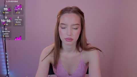Olivia online show from April 27, 2026, 7:12 pm