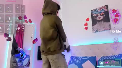 Snapshot of thedoll_ethan chatting on October 18, 2025, 5:35 pm ethan online show from October 18, 2025, 5:35 pm