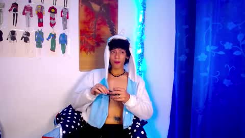 Snapshot of thedoll_ethan chatting on November 24, 2025, 10:42 pm ethan online show from November 24, 2025, 10:42 pm