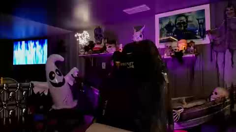 H online show from October 19, 2025, 7:25 pm