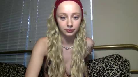 Snapshot of theetinyydancerrr chatting on March 20, 2026, 11:42 pm theetinyydancerrr online show from March 20, 2026, 11:42 pm