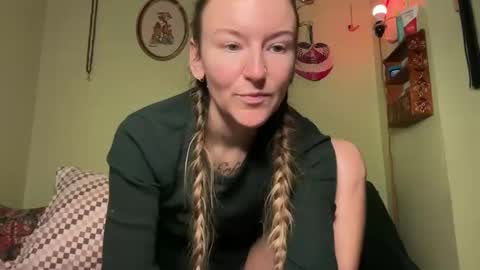 Snapshot of thefoxglovefairy chatting on November 16, 2025, 9:31 pm Fae online show from November 16, 2025, 9:31 pm