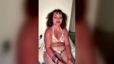 Snapshot of thegialana chatting on March 10, 2026, 2:27 am thegialana online show from March 10, 2026, 2:27 am