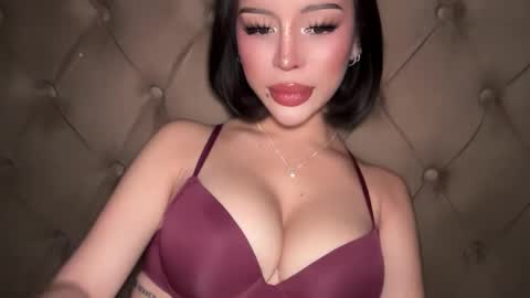 Elle  dont forget to folloW me and thumbs up online show from March 9, 2026, 4:27 am