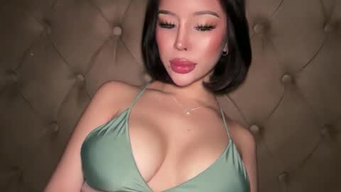 Elle  dont forget to folloW me and thumbs up online show from March 12, 2026, 10:54 am