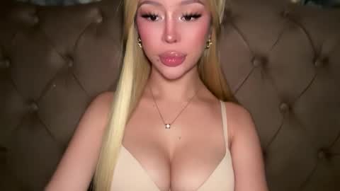 Elle  dont forget to folloW me and thumbs up online show from April 15, 2026, 1:56 am