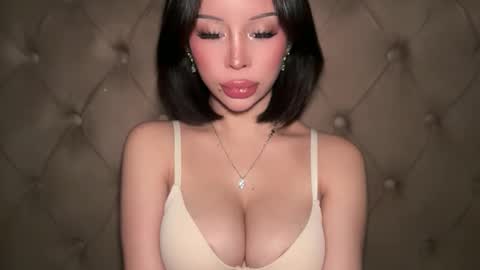 Elle  dont forget to folloW me and thumbs up online show from May 30, 2026, 3:36 am