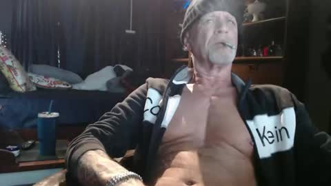 Snapshot of thehouseguy513 chatting on January 7, 2026, 5:10 am thehouseguy513 online show from January 7, 2026, 5:10 am